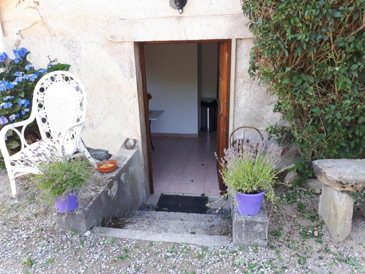 Gite De Lac Tranquille Plaud Exterior photo